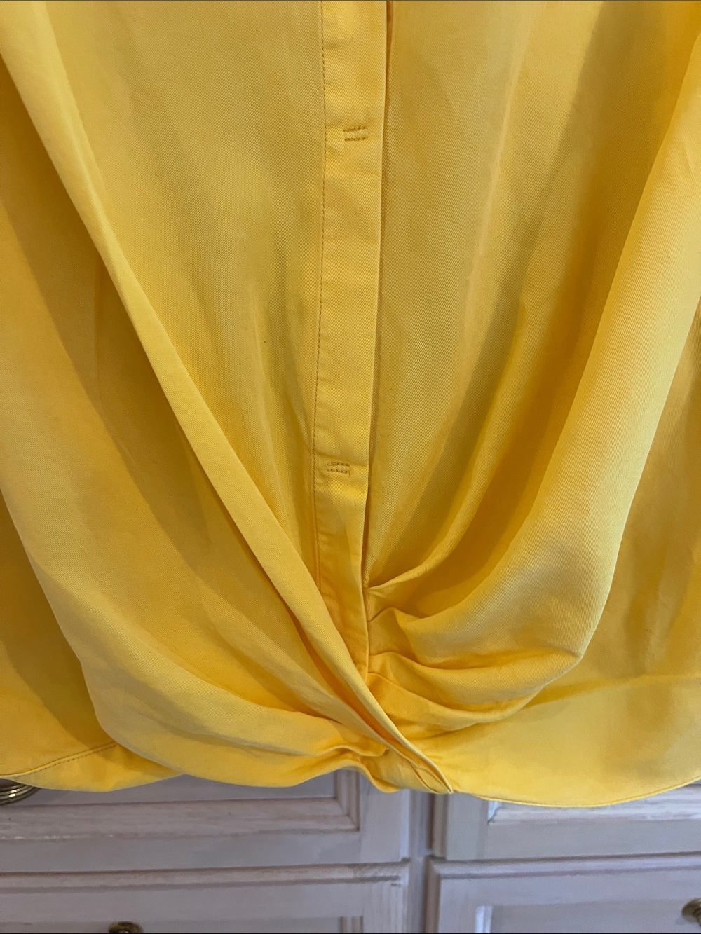 Kut from the Kloth Yellow Sleeveless Twist-Hem Button Front Blouse - Picture 4 of 4